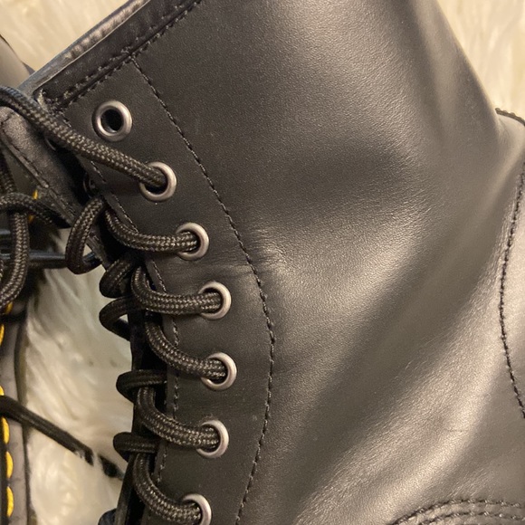 Dr.Martens Air Wair with sole bouncing 🥾 size 8M BNWOT please see all photos - Picture 4 of 17